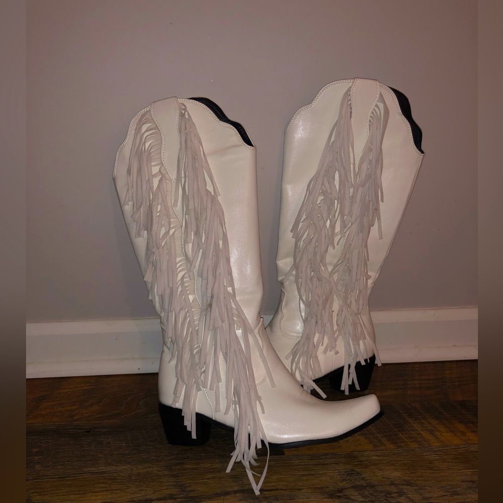 Fringe White Boots